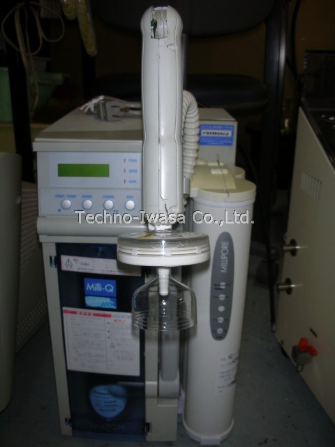 �������������u