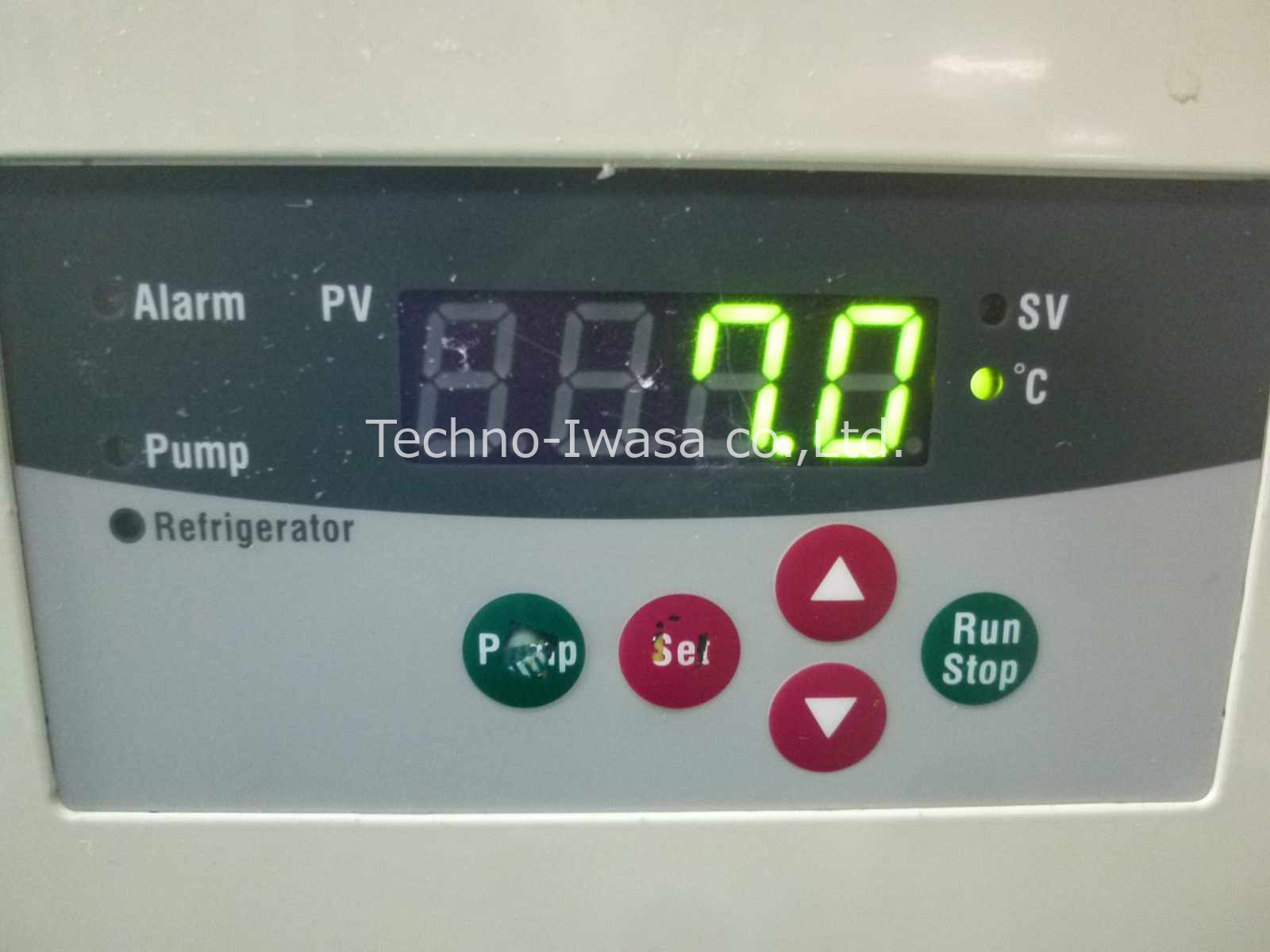 ��p���z���u