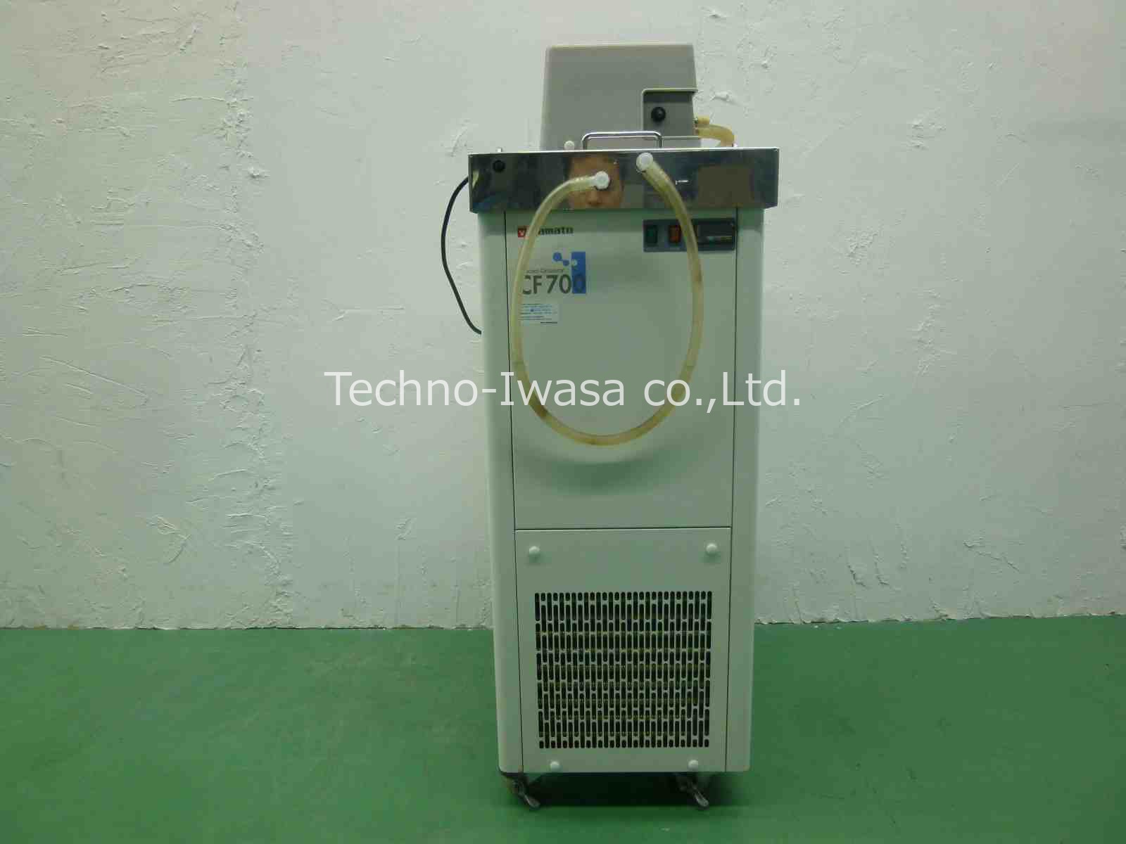 ��p���z���u