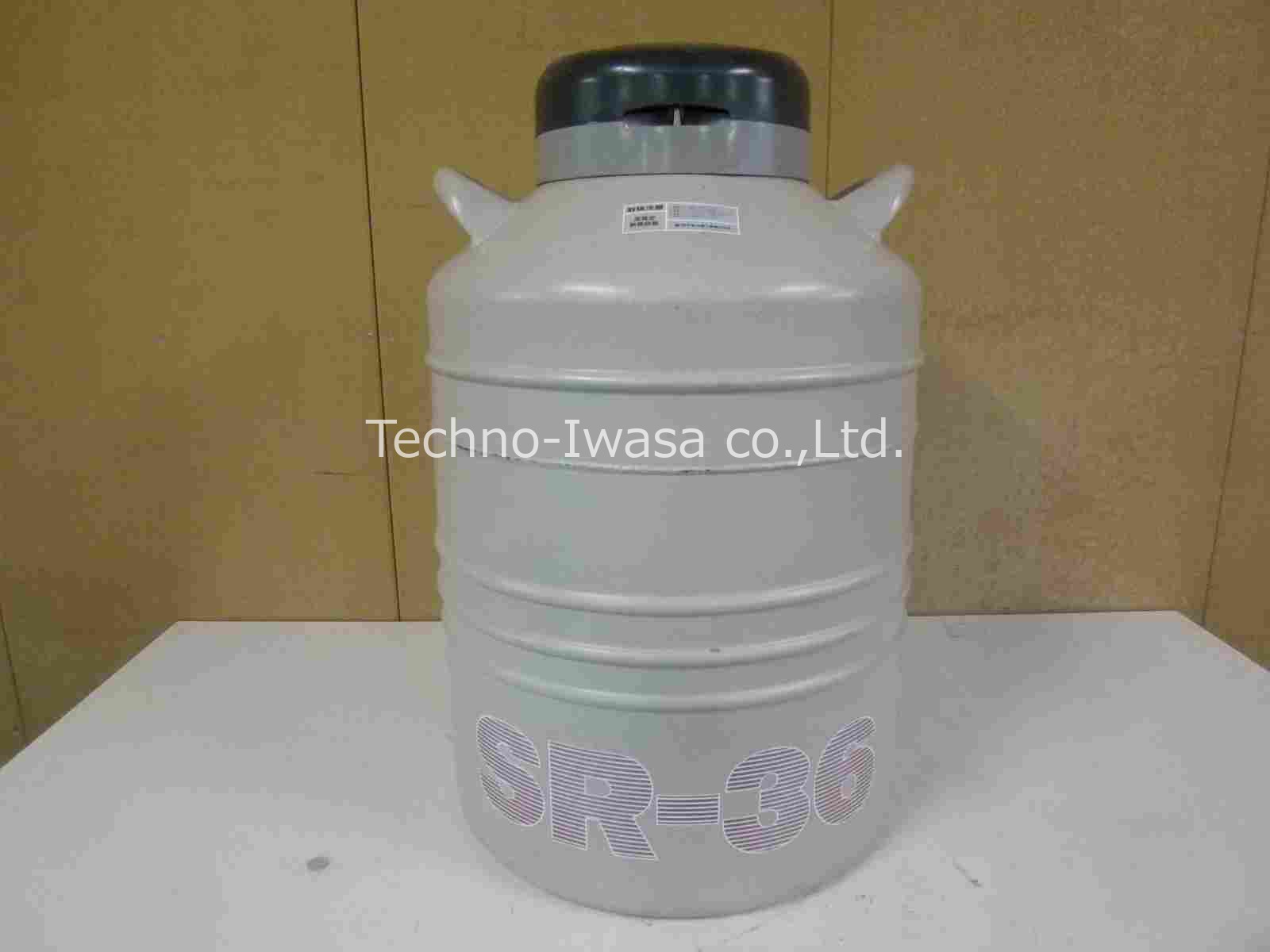 �t�̒��f�ۑ��e��