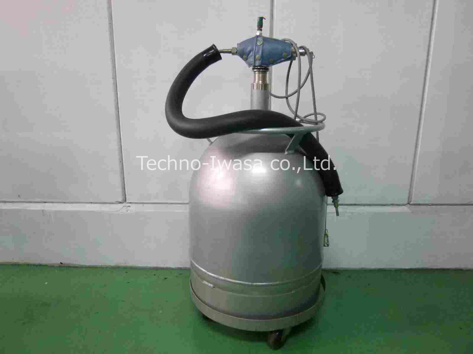 �t�̒��f�ۑ��e��