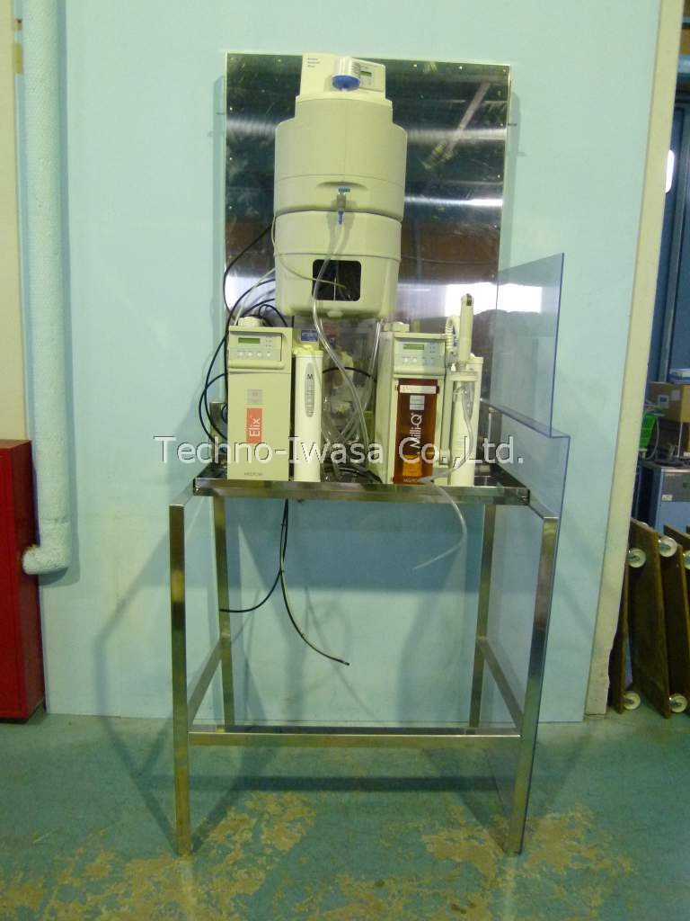 �������������u